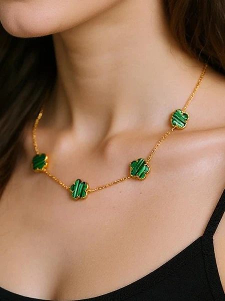 Náhrdelník Aurelia Clavis s perletí ve zlatém provedení