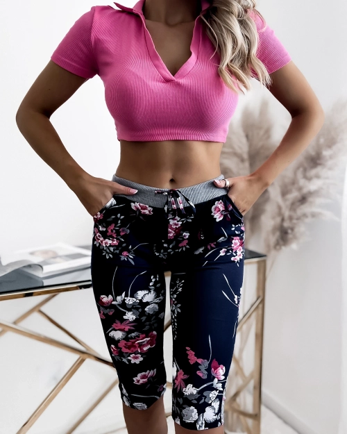 Жіночі темно-сині шорти 3/4 з рожевими квітами PLUS SIZE - Одяг