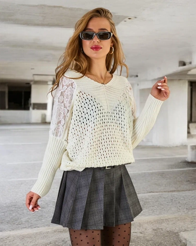 Royalfashion Жіночий ажурний светр з мереживом