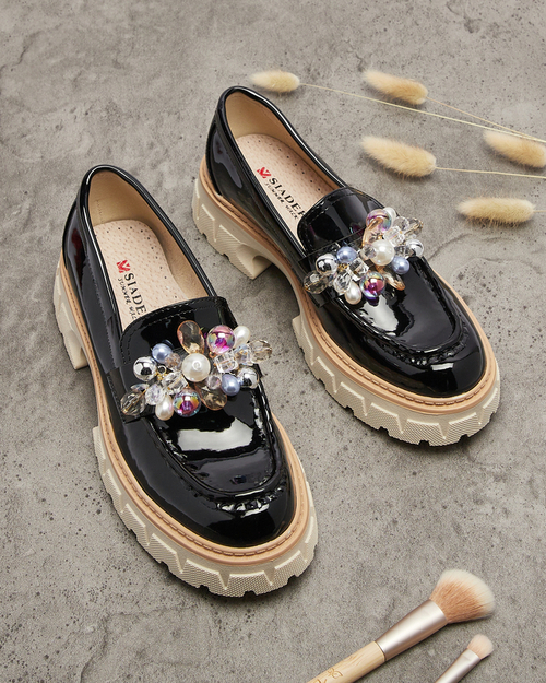 Чорні лаковані жіночі мокасини з орнаментом Leliab- Footwear