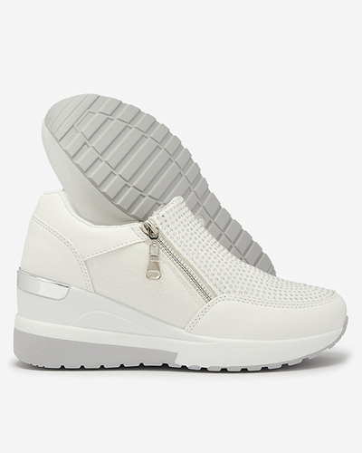 Білі жіночі спортивні туфлі на платформі, декоровані цирконами Martela - Взуття