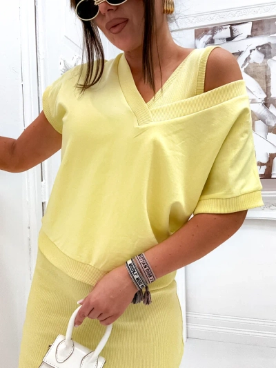 Royalfashion Dámská souprava s odhalujícím svetrem a šaty ke kolenům