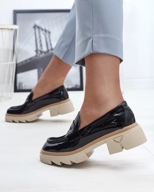 Чорні жіночі мокасини з лакованої шкіри Sepop- Footwear