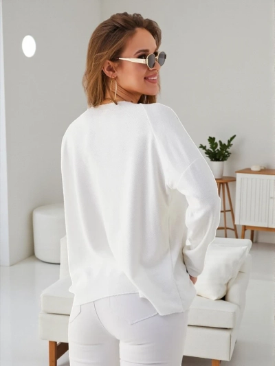 Royalfashion Dámský tenký viskózový svetr s kamínky na ramenou