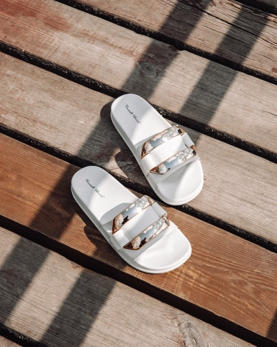 Жіночі білі тапочки з золотистим орнаментом Serina - Взуття