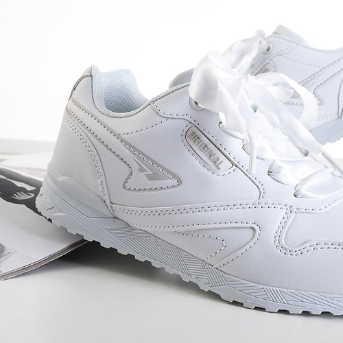 Білі жіночі кросівки Kamela