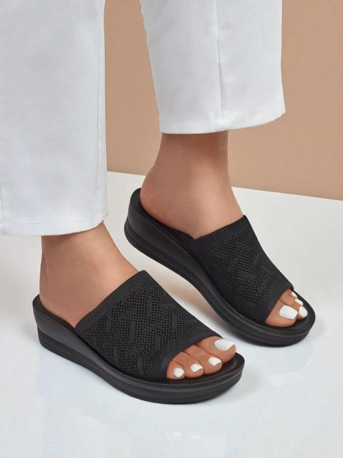 Royalfashion Жіночі босоніжки на низькій танкетці Elara