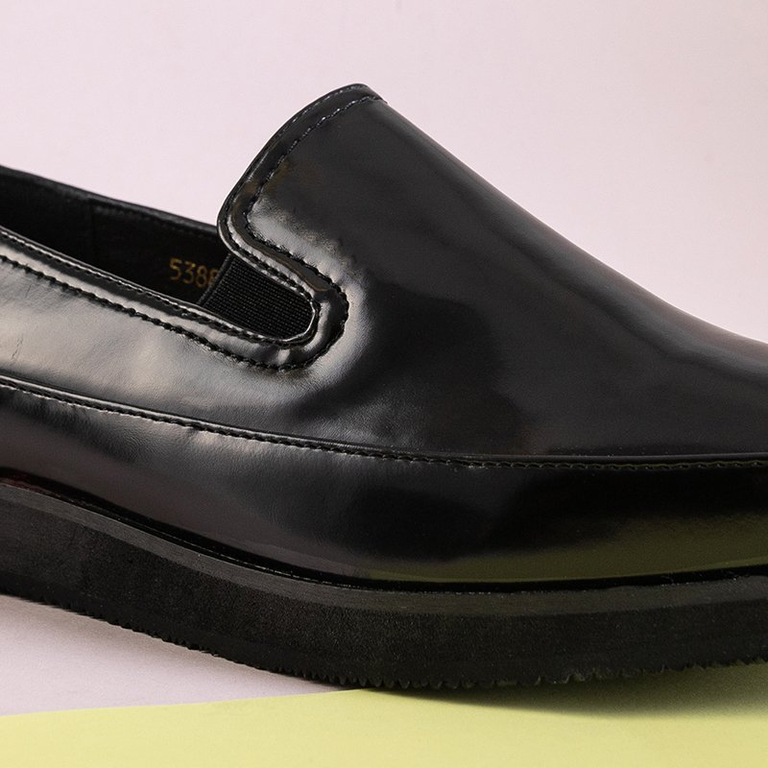 OUTLET Černé dámské polobotky z ekokůže slip on Medarda- Shoes