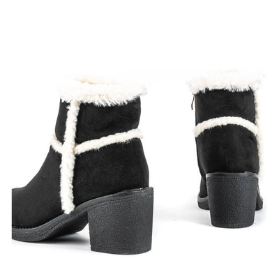 Чорні зимові чоботи на каблуці Fairi - Взуття