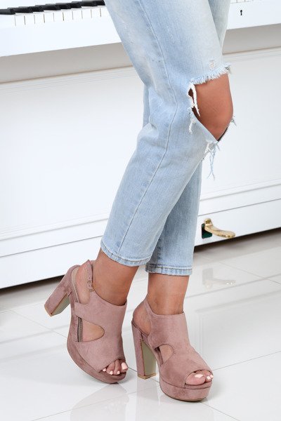 Różowe sandałki na słupku- Obuwie