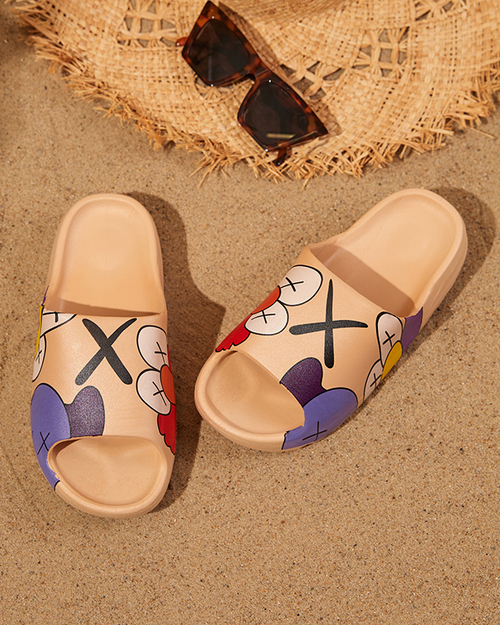 Бежеві жіночі резинові шльопанці з принтом Pfizz