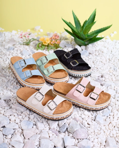 Жіночі шльопанці Royalfashion з пряжками світло-рожевого кольору Monna