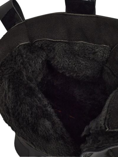 Stylové kotníkové boty Elise z černého lakovaného materiálu