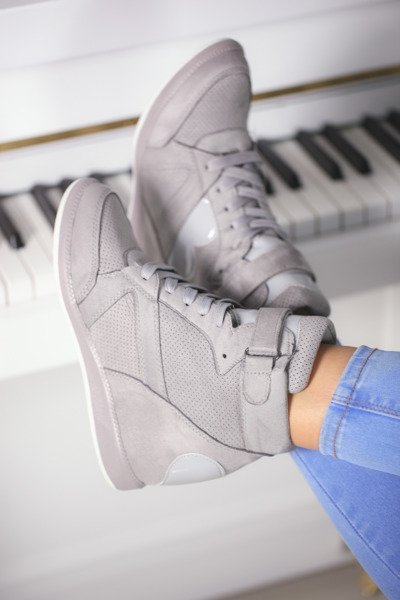 Szare sneakersy na koturnie - Obuwie