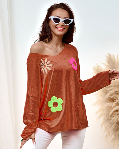 Royalfashion Тонкий жіночий светр з квітковими нашивками