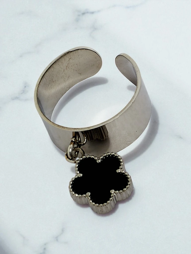 Náramek obruč Dolce Vita s ozdobnými přívěsky