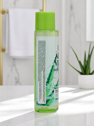 Uklidňující a hydratační micelární voda na odlíčení s aloe vera