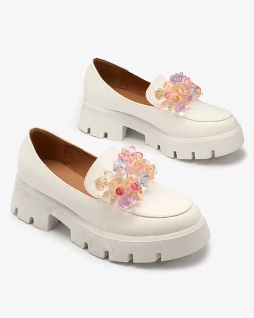 Royalfashion Білі жіночі мокасини з різнокольоровими кристалами Crystal Glam