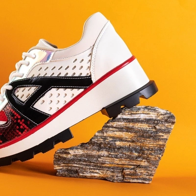 OUTLET Bílé a červené tenisky s barevnými vložkami Meia - Footwear
