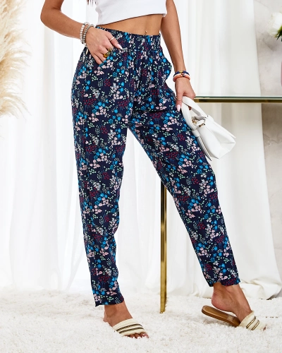 Royalfashion Námořnicky modré dámské látkové kalhoty s barevnými květy