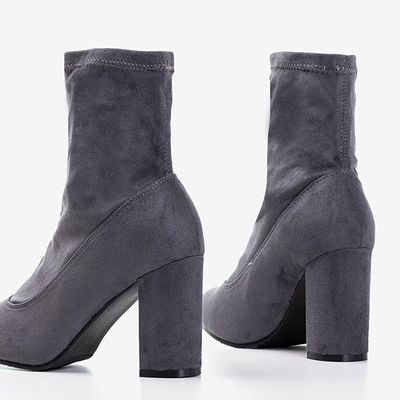 OUTLET Šedé kozačky na sloupku z eko-semišu Melinda - Obuv