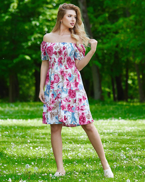 Біла жіноча міні-сукня у квіти