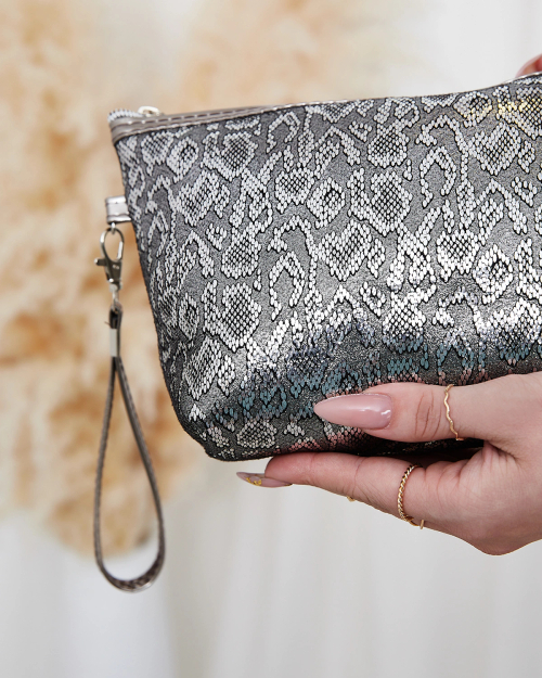 Жіноча срібляста блискуча косметичка Royalfashion з принтом