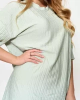 máta || tmavě zelená