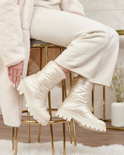 Royalfashion Dámské kozačky Tainve Beige na plochém podpatku