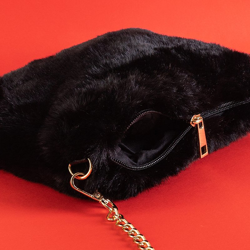 Чорна хутряна сумка на золотому ланцюжку