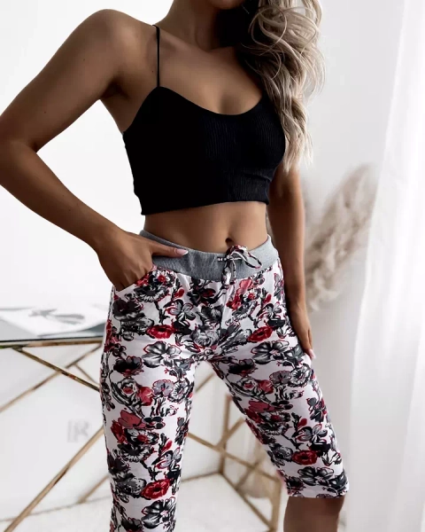 Šedočervené vzorované 3/4 dámské šortky PLUS VELIKOST - Oblečení