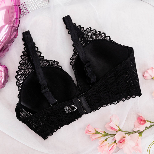 Чорний мереживний бюстгальтер