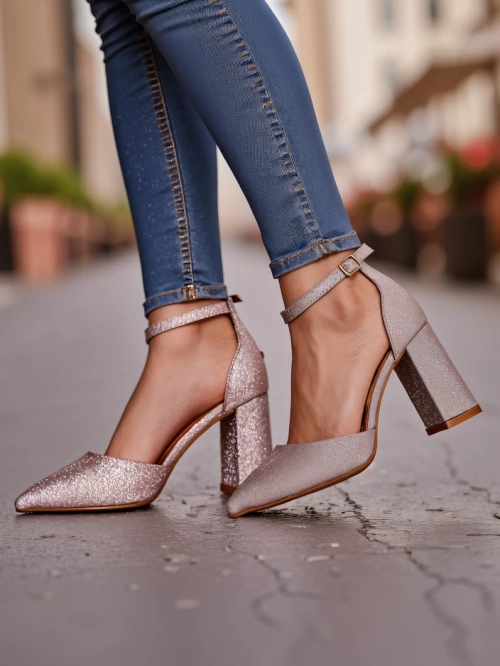 Royalfashion Жіночі бляскучі туфлі Noratt