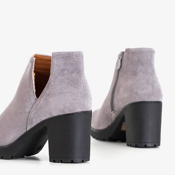 OUTLET Světle šedé izolované dámské boty na sloupku Ryoko - obuv