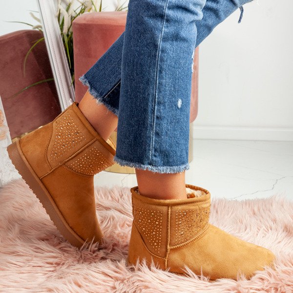 Matně hnědé izolované sněhové boty - Obuv