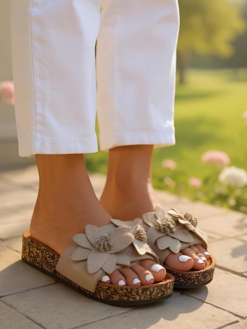 Royalfashion Жіночі шльопанці з квітами Foules