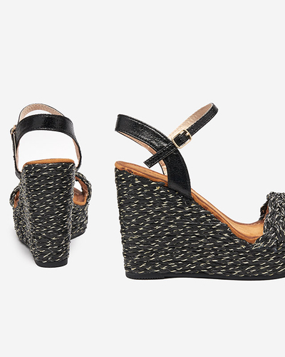 Dámské černé sandály se zlatou nití na klínku Carea-Shoes