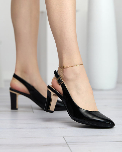 Лаковані жіночі босоніжки на стійці чорного кольору Lafla - Взуття