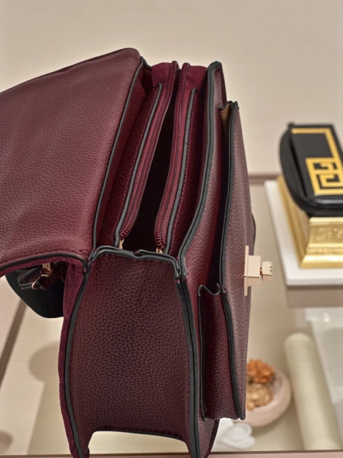 Маленька жіноча сумочка з екошкіри Esmira