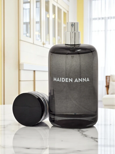 Maiden Anna – Šarmantní parfém s akordy agaru