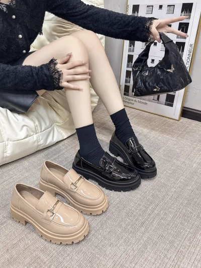 Royalfashion Жіночі лаковані мокасини Afidale