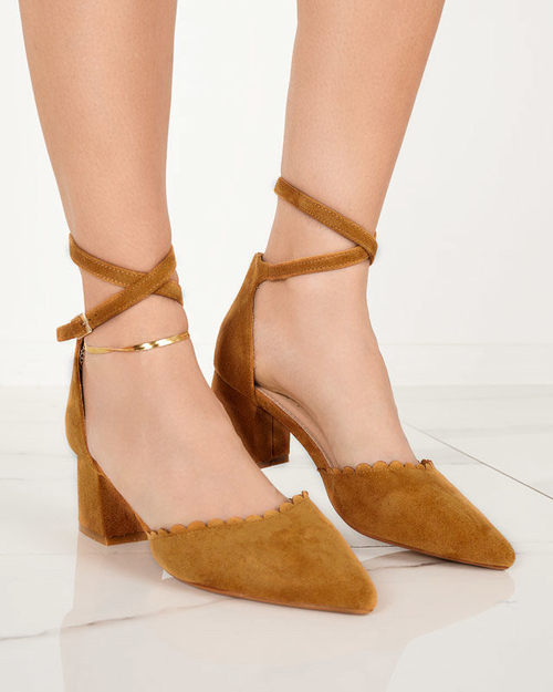 OUTLET Жіночі еко-замшеві босоніжки верблюжого кольору на посту Ametis - Взуття