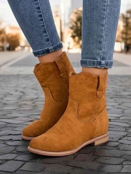 Hnědé kovbojské boty na zakrytém klínu Jelluma - Obuv