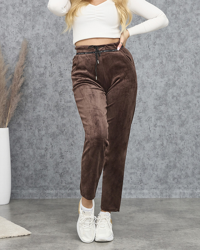 Hnědé velurové tepláky pro ženy PLUS SIZE- Oblečení