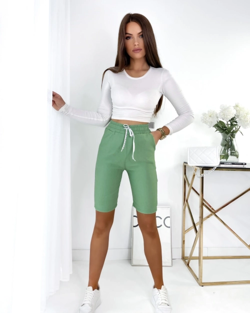 Жіночі тканинні шорти Royalfashion до коліна зеленого кольору