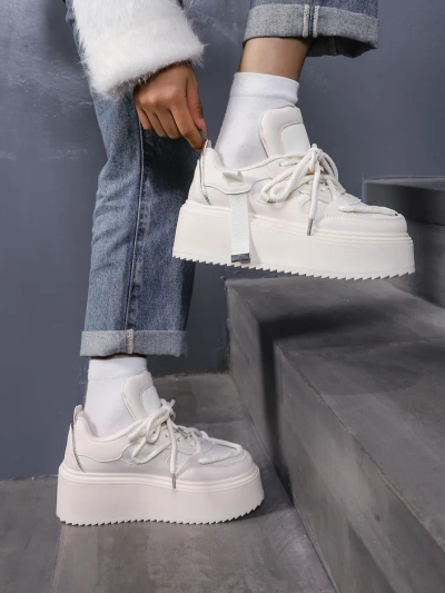 Royalfashion Спортивні кросівки для жінок на платформі Aeroll