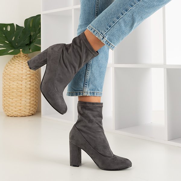 OUTLET Šedé kozačky na sloupku z eko-semišu Melinda - Obuv