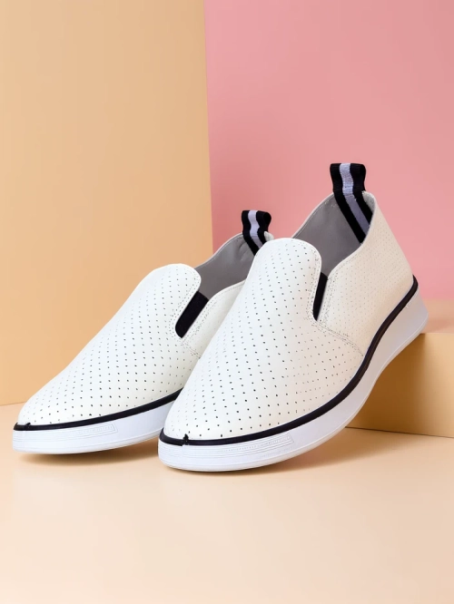 Royalfashion Жіночі перфоровані спортивні черевики Musio