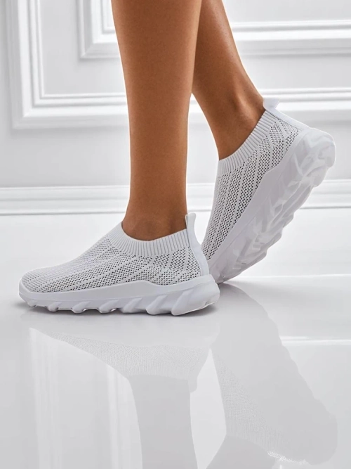 Жіночі білі теніски Astrea з повітропроникної тканини на плоскій підошві