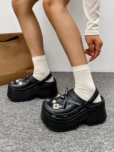 Royalfashion Жіночі гумові сланці з декораціями Dellos